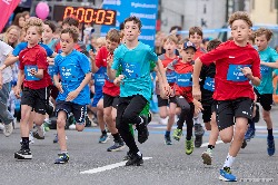 Tolle Leistungen der Neuhofener SchülerInnen beim Sparkassen Night Run 